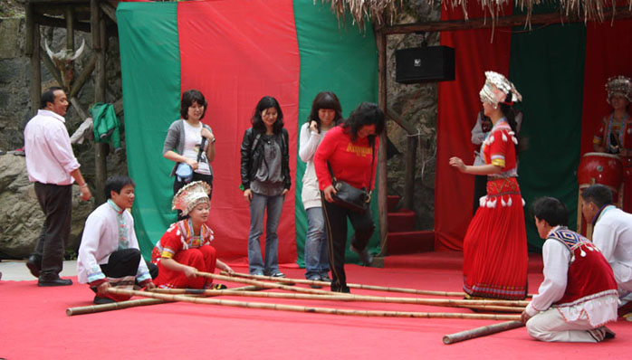 黄色漫画网站
青联会组织青年教师开展户外踏青活动