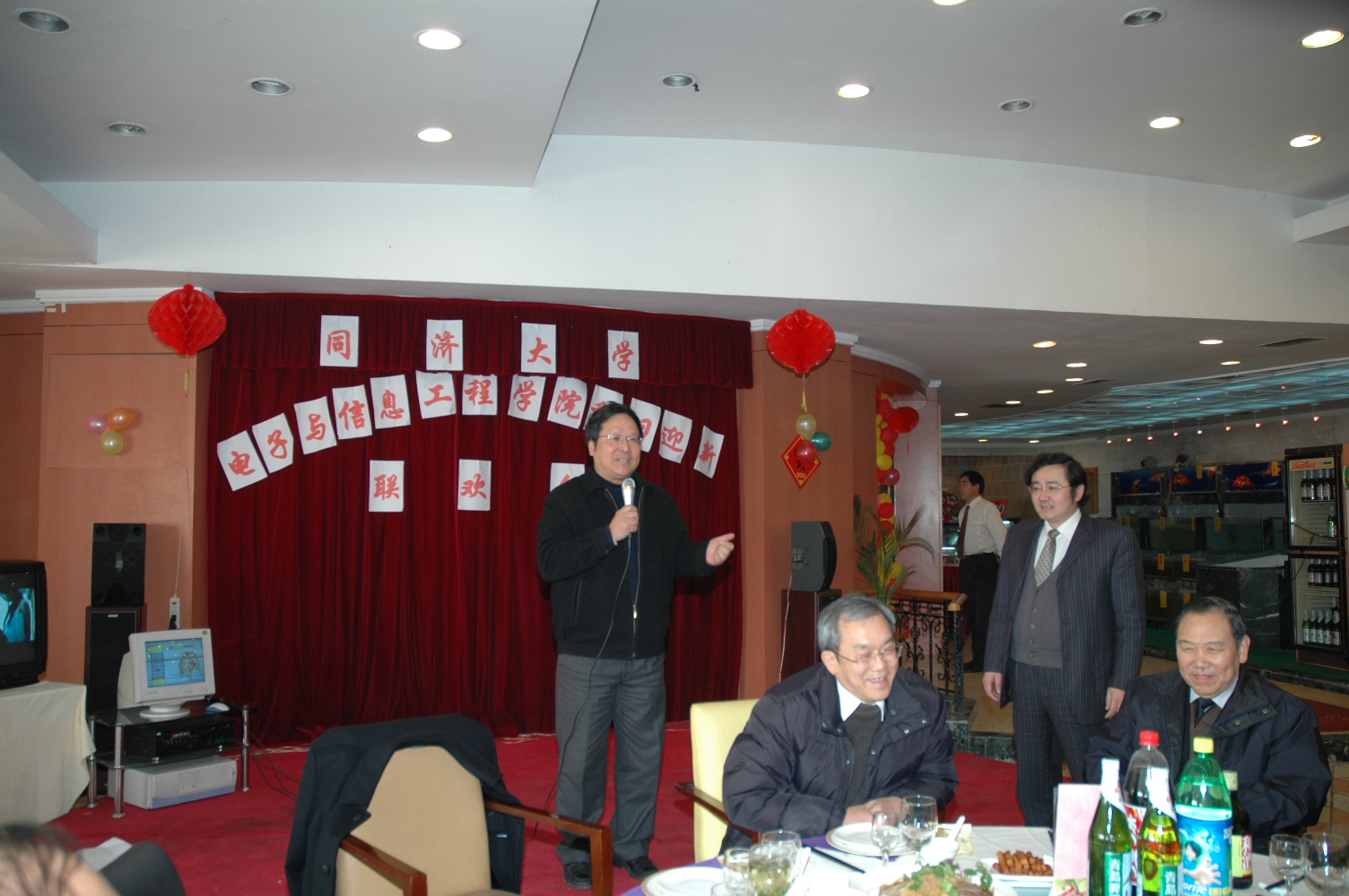 黄色漫画网站
举行辞旧迎新联欢会图片