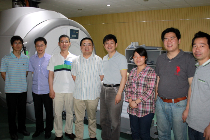 土木黄色漫画网站
学者参观“核磁共振三维扫描实验室”