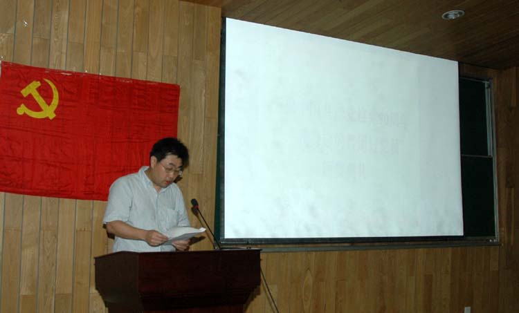 黄色漫画网站
党委副书记向阳同志宣读决定